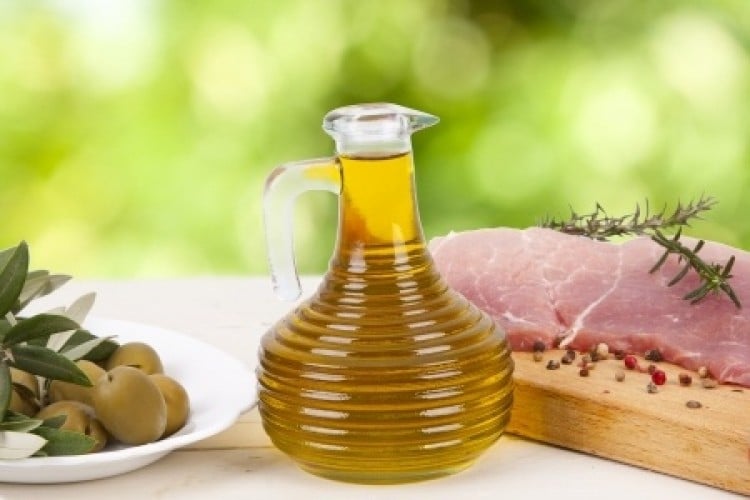 Anche la carne rossa fa bene: basta abbinarla agli omega-3 dell'olio crudo