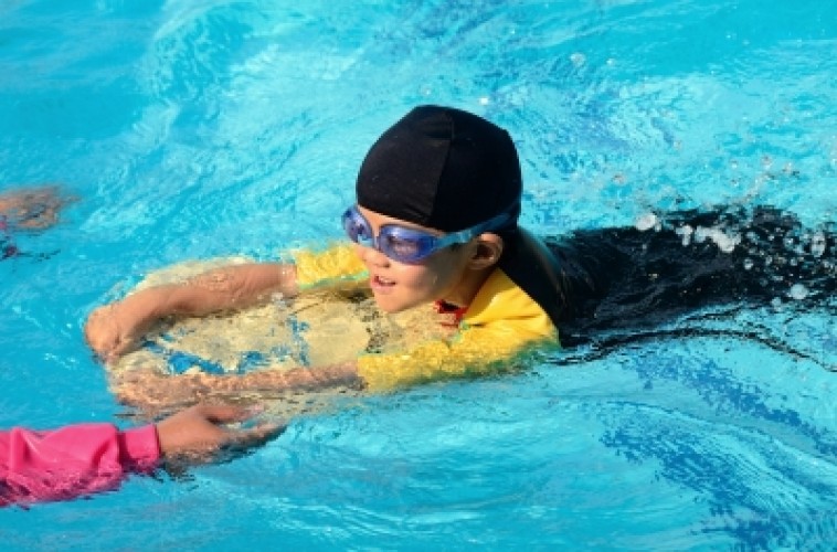 Asma e piscina: quando nuotare può scatenare allergie