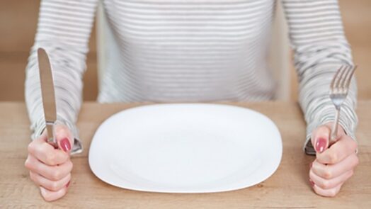 https://www.eurosalus.com/wp-content/uploads/2023/10/Attenzione-alla-dieta-mangiare-troppo-poco-alla-lunga-fa-ingrassare_articleimage-4-524x295.jpg