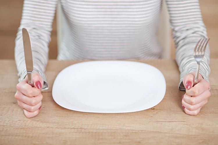 Attenzione alla dieta: mangiare troppo poco alla lunga fa ingrassare