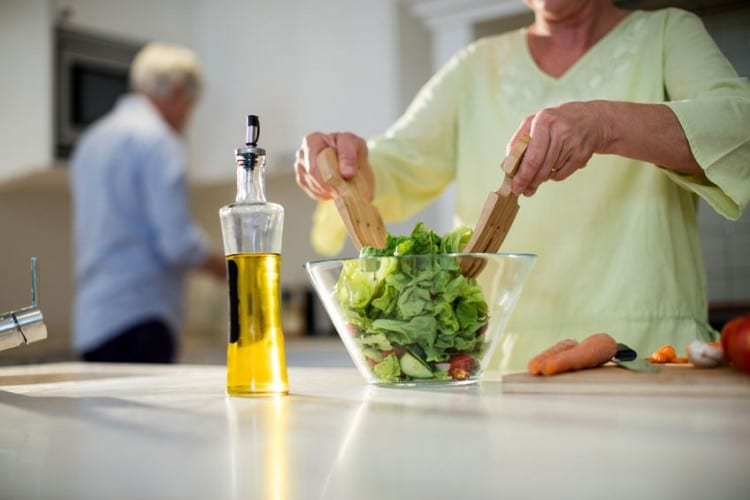 Cervelli più arzilli masticando insalata