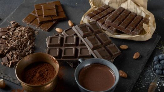 https://www.eurosalus.com/wp-content/uploads/2023/10/Cioccolato-Un-superfood-ma-solo-se-nero-e-fondente_articleimage-5-524x295.jpg