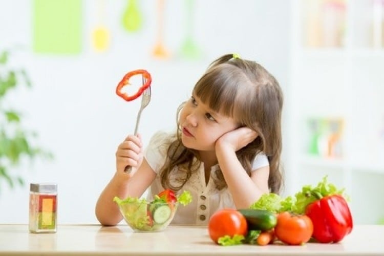 Come insegnare ai bambini a mangiare frutta e verdura?