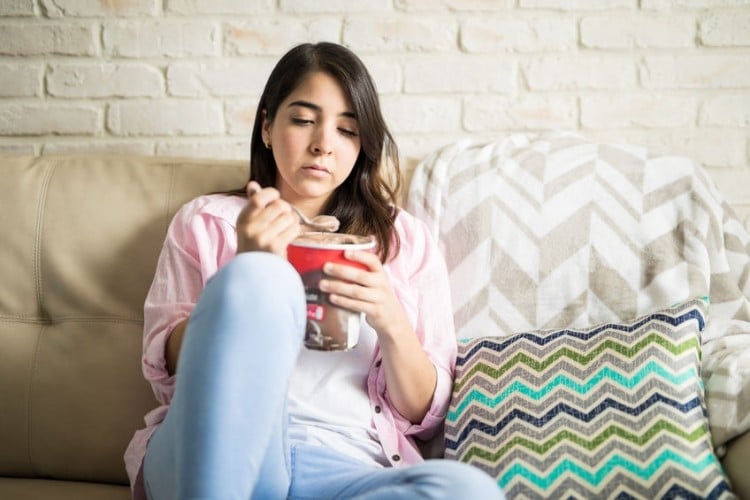 Controllare la depressione mangiando meglio e riducendo gli zuccheri