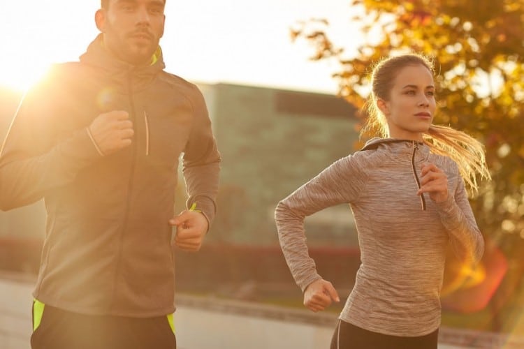 Correre prima di colazione per bruciare più grassi: mito o realtà?