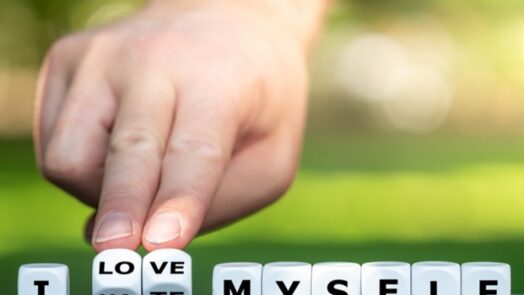 https://www.eurosalus.com/wp-content/uploads/2023/10/E-possibile-accettare-le-nostre-difficolta-e-fragilita-L-autocompassione-come-chiave-per-il-nostro-benessere_articleimage-4-524x295.jpg