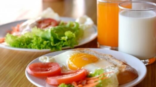 https://www.eurosalus.com/wp-content/uploads/2023/10/E-ufficiale-fare-la-prima-colazione-attiva-il-metabolismo_articleimage-4-524x295.jpg