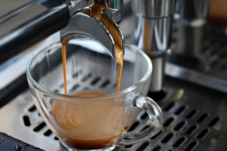 Grande caffè: tiene svegli per davvero e riduce gli incidenti stradali