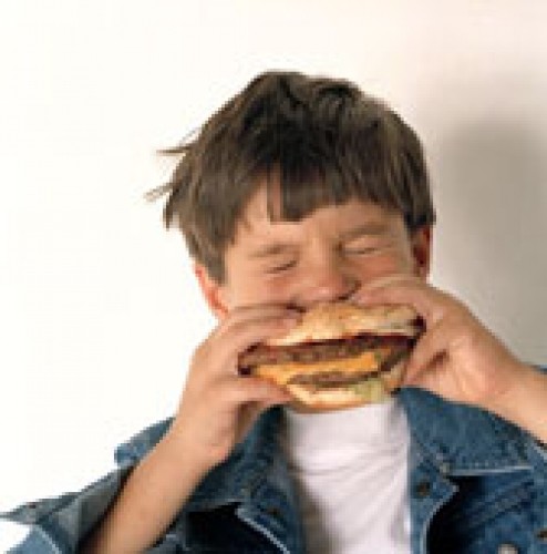 Hamburger a tradimento: quando la pubblicità mette i vestiti della nonna al lupo cattivo