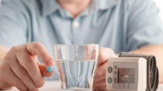 https://www.eurosalus.com/wp-content/uploads/2023/10/I-farmaci-per-la-pressione-si-possono-sospendere_articleimage-4-524x295.jpg