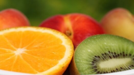 https://www.eurosalus.com/wp-content/uploads/2023/10/I-veri-e-i-falsi-miti-sull-influenza-lasciateci-la-vitamina-C_articleimage-4-524x295.jpg