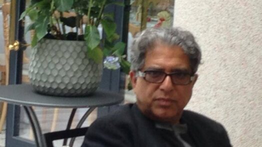 https://www.eurosalus.com/wp-content/uploads/2023/10/Il-futuro-del-benessere.-Deepak-Chopra-a-Milano-per-guidare-la-consapevolzza_articleimage-4-524x295.jpg