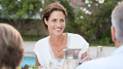 https://www.eurosalus.com/wp-content/uploads/2023/10/Il-tipo-di-alimentazione-puo-modificare-l-eta-naturale-della-menopausa_articleimage-4-524x295.jpg
