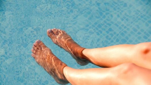 https://www.eurosalus.com/wp-content/uploads/2023/10/In-arrivo-il-caldo-africano-proteggere-vene-e-circolazione-per-sconfiggere-le-gambe-gonfie_articleimage-5-524x295.jpg