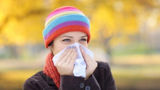 https://www.eurosalus.com/wp-content/uploads/2023/10/Influenza-Covid-e-mal-di-gola-la-prevenzione-2022-2023_articleimage-5-524x295.jpg