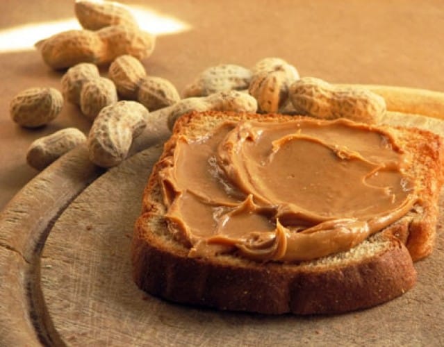 Intollerante a lieviti e frumento: posso mangiare la crema di arachidi?