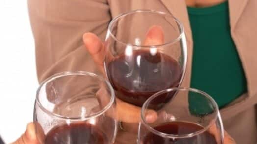 https://www.eurosalus.com/wp-content/uploads/2023/10/Intolleranza-a-vino-e-alcolici-piu-frequente-di-quanto-si-pensi_articleimage-4-524x295.jpg