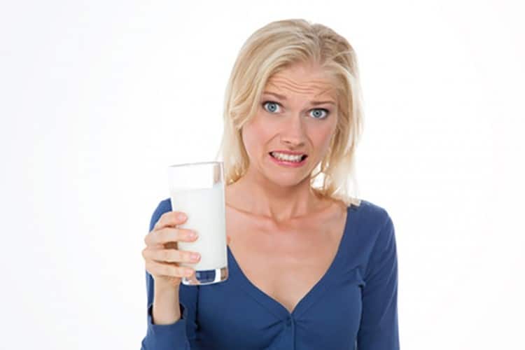 Intolleranza al latte: anche in età adulta, non dipende solo dal lattosio e può provocare danni