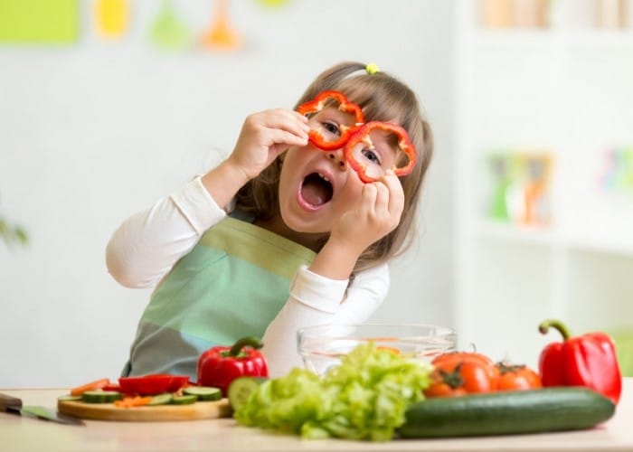 Mio figlio non mangia né frutta né verdura, come fare?