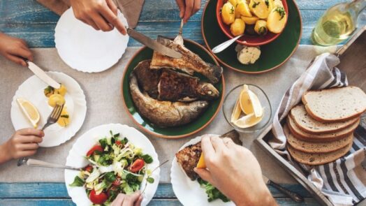 https://www.eurosalus.com/wp-content/uploads/2023/10/Nuove-linee-guida-per-una-vita-senza-tumore-quasi-cancellati-gli-alimenti-contro-vince-uno-stile-di-vita-personalizzato_articleimage-4-524x295.jpg