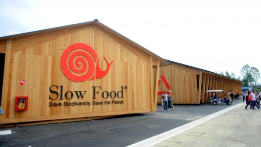 https://www.eurosalus.com/wp-content/uploads/2023/10/Obiettivo-Slow-Food-la-biodiversita-che-aiuta-il-mondo-a-sopravvivere_articleimage-4-524x295.jpg