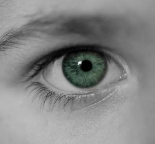 Occhi e capillari: come mantenerli in salute in modo naturale?