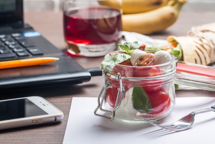 Pranzo in barattolo: ricette facili da preparare a casa e mangiare a lavoro, a scuola o in università