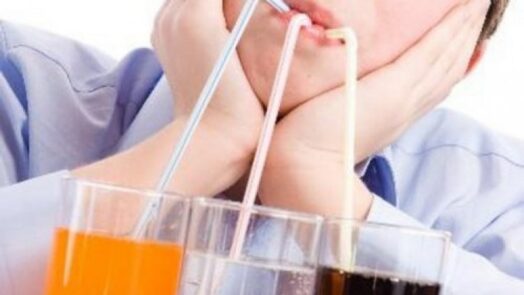 https://www.eurosalus.com/wp-content/uploads/2023/10/Rischio-depressione-in-aumento-con-succhi-di-frutta-e-soft-drink_articleimage-4-524x295.jpg