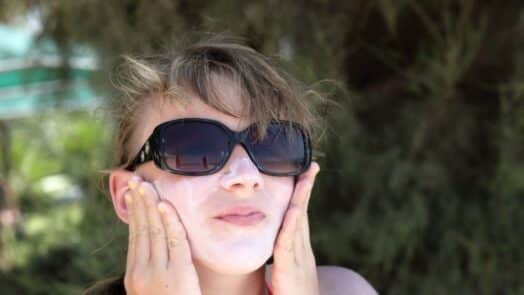 https://www.eurosalus.com/wp-content/uploads/2023/10/Rosacea-come-comportarsi-con-il-sole-nella-stagione-estiva_articleimage-5-524x295.jpg