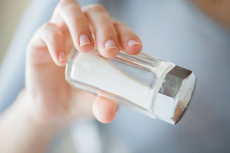 Sale e salute: metodi facili per limitare il sale davvero, facendosi bene con gusto