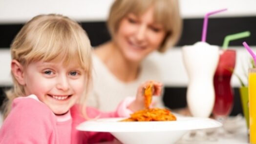 https://www.eurosalus.com/wp-content/uploads/2023/10/Segni-di-sensibilita-al-glutine-nell-autismo_articleimage-4-524x295.jpg