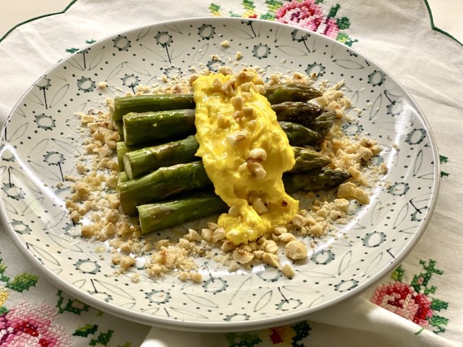 Asparagi con stracciatella allo zafferano