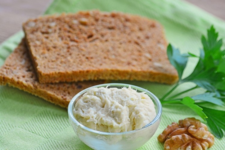 Baccalà mantecato su polenta nera o integrale