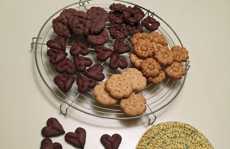 Biscotti al miele con la sparabiscotti