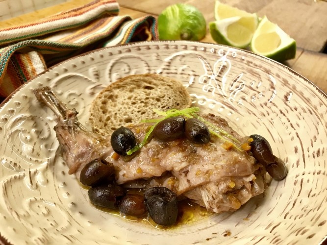 Coniglio con le olive nere al profumo di bergamotto