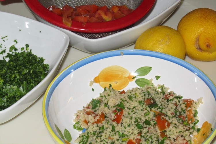 Cous cous integrale con pomodori e prezzemolo