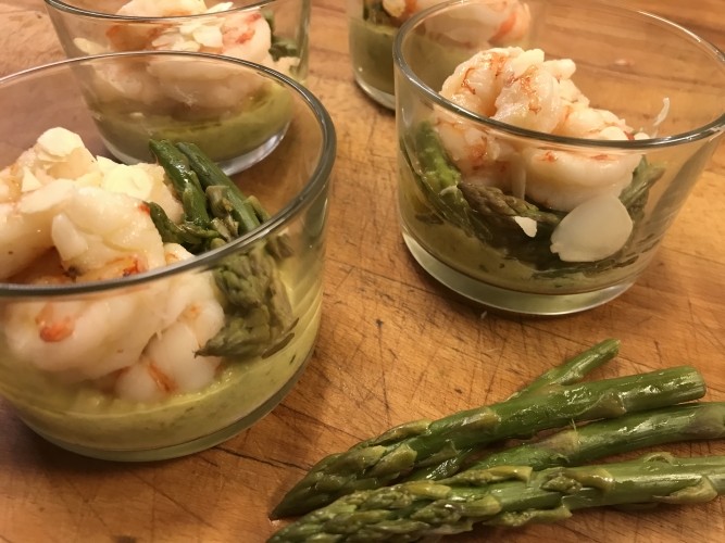 Gamberi su crema di asparagi