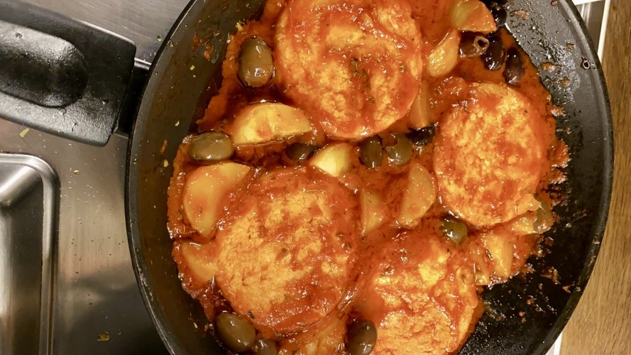 Hamburger di salmone in salsa