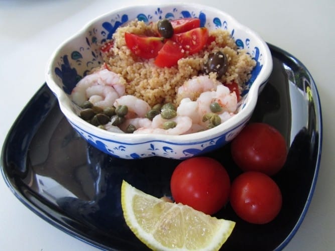 Insalata di cous cous con gamberetti e capperi