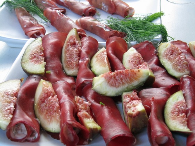 Involtini di bresaola con fichi