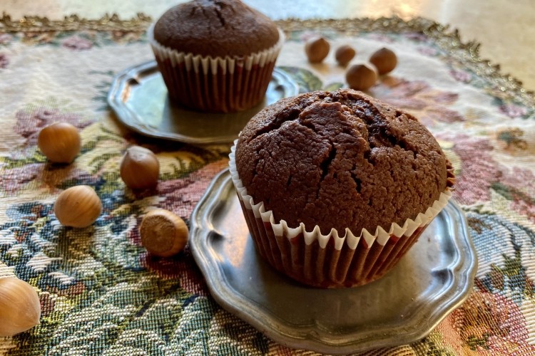 Muffins al cioccolato e arancia con farina di nocciole