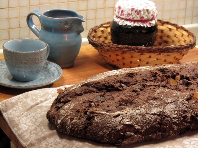 Pane integrale al cioccolato con zenzero e gocce di cioccolato