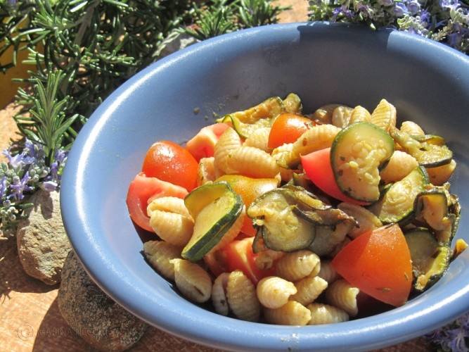 Pasta alle zucchine e pomodori