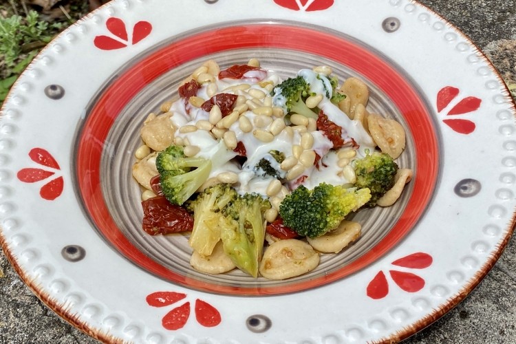 Pasta con verdure e crema di formaggio