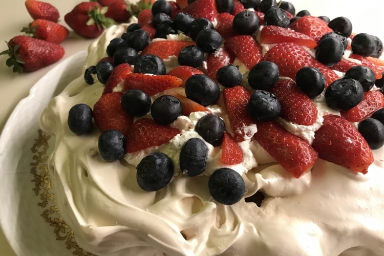 Pavlova (la non meringa) alla frutta