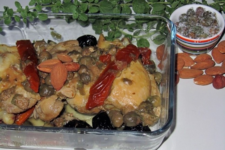 Pollo con capperi, olive e pomodorini