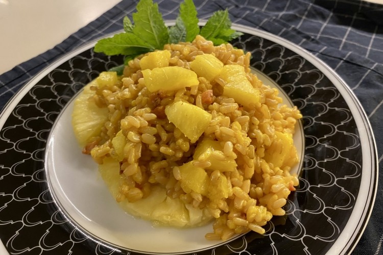 Risotto allo zafferano con ananas e crema di mandorle