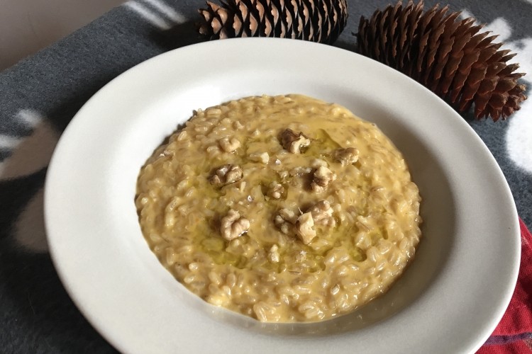 Risotto integrale con zucca e crema di mandorle