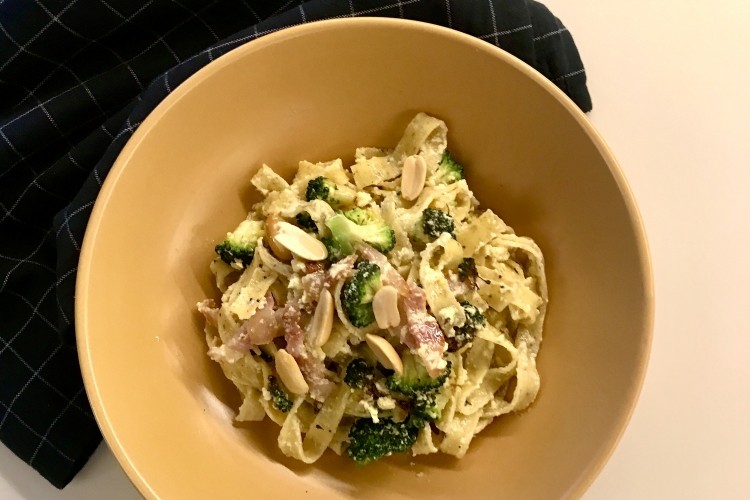 Tagliatelle ai 5 cereali con broccoli e crema di yogurt