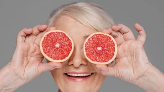 https://www.eurosalus.com/wp-content/uploads/2024/03/close-up-woman-holding-red-orange-slices_23-2148803478-524x295.jpg